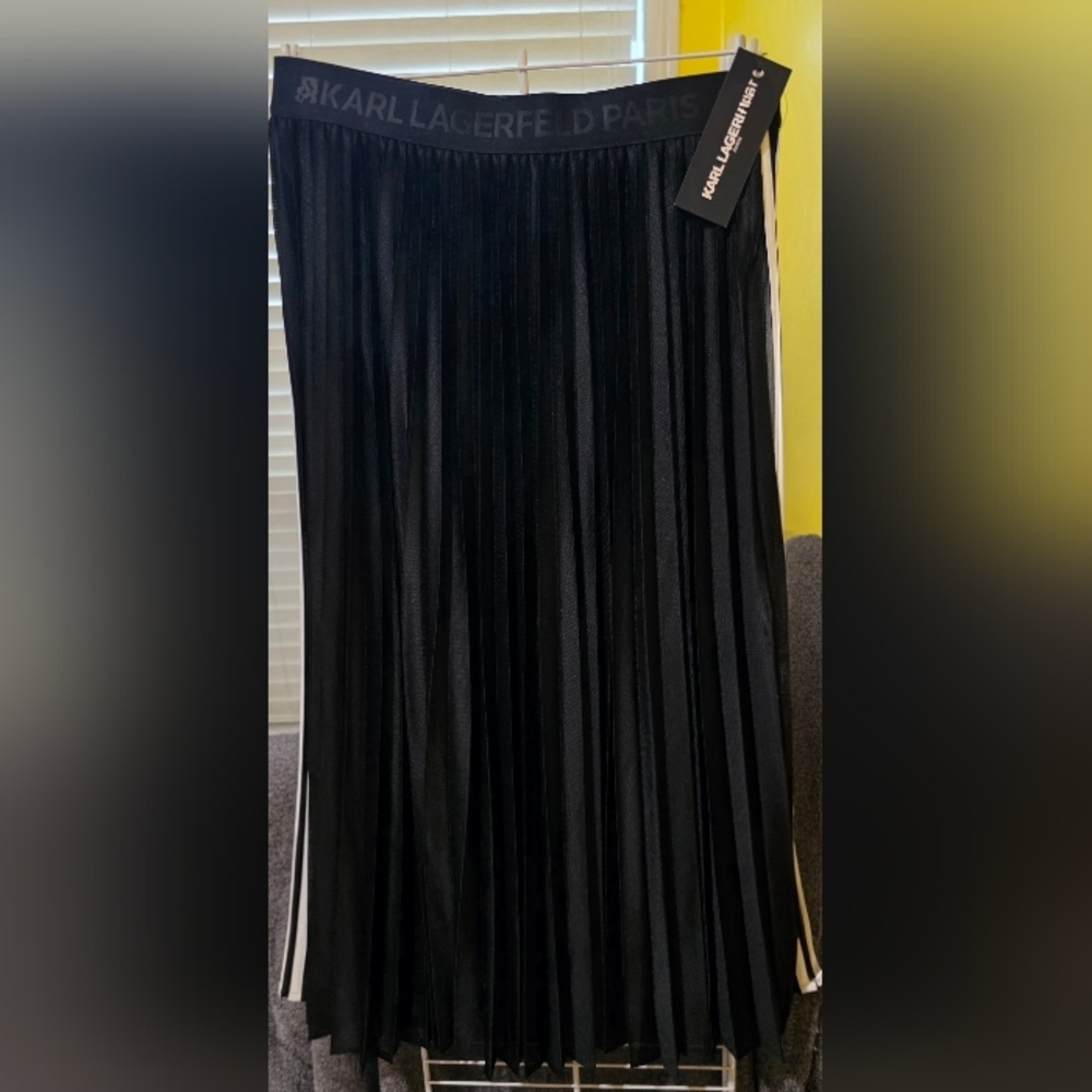 Karl Lagerfeld Elegant Black Pleated Skirt